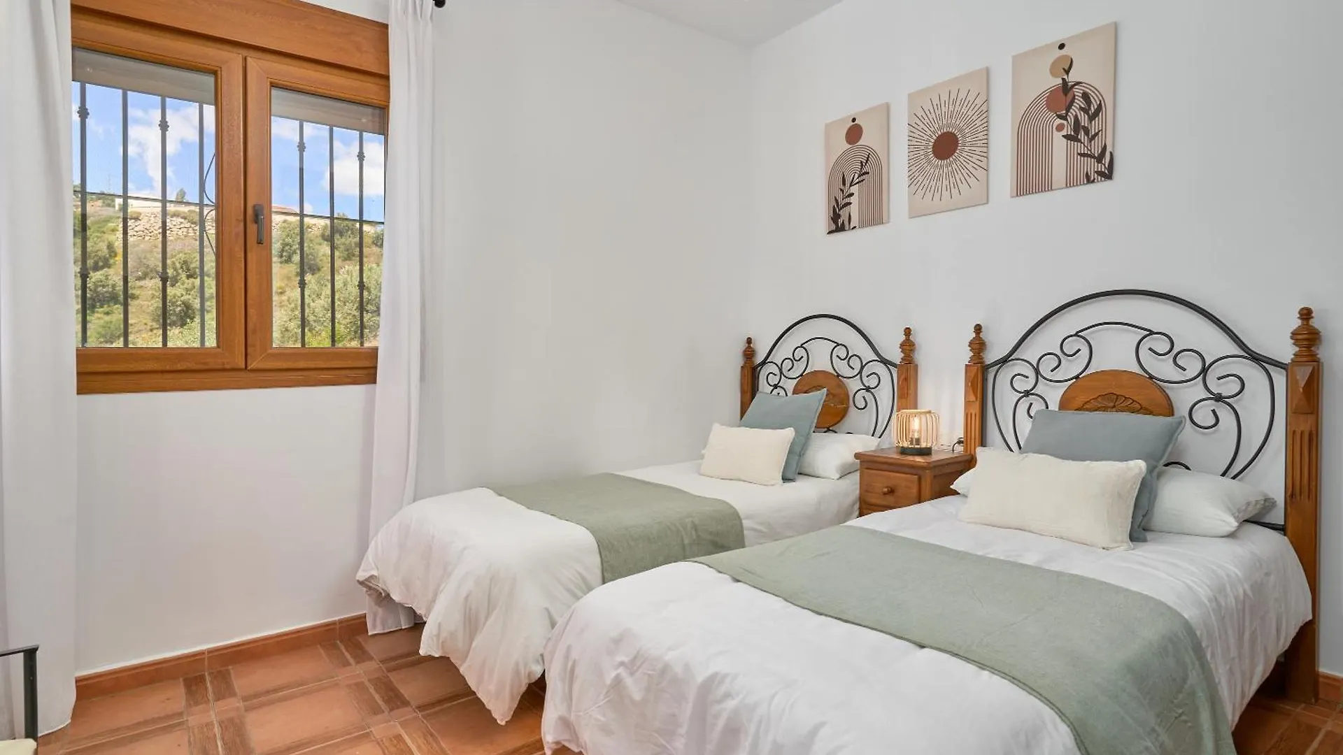 Villa Javier En Sayalonga Spain