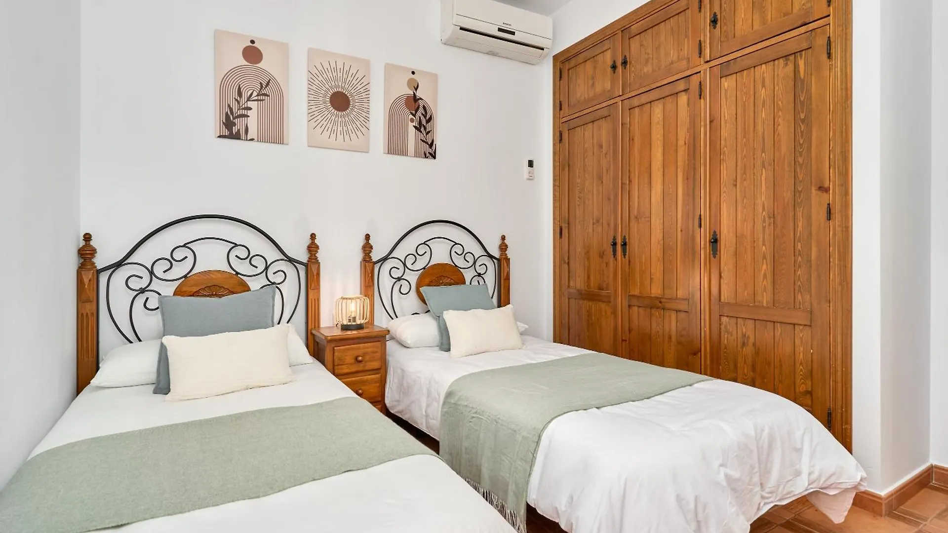 Villa Javier En Sayalonga Spain